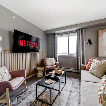 Peaceful Oasis Condo, Ac, Top Floor, Secure Ug Parking, Balcony, King Bed! Edmonton Exteriör bild