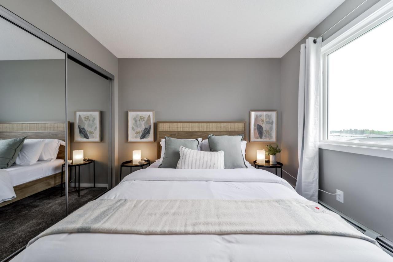 Peaceful Oasis Condo, Ac, Top Floor, Secure Ug Parking, Balcony, King Bed! Edmonton Exteriör bild