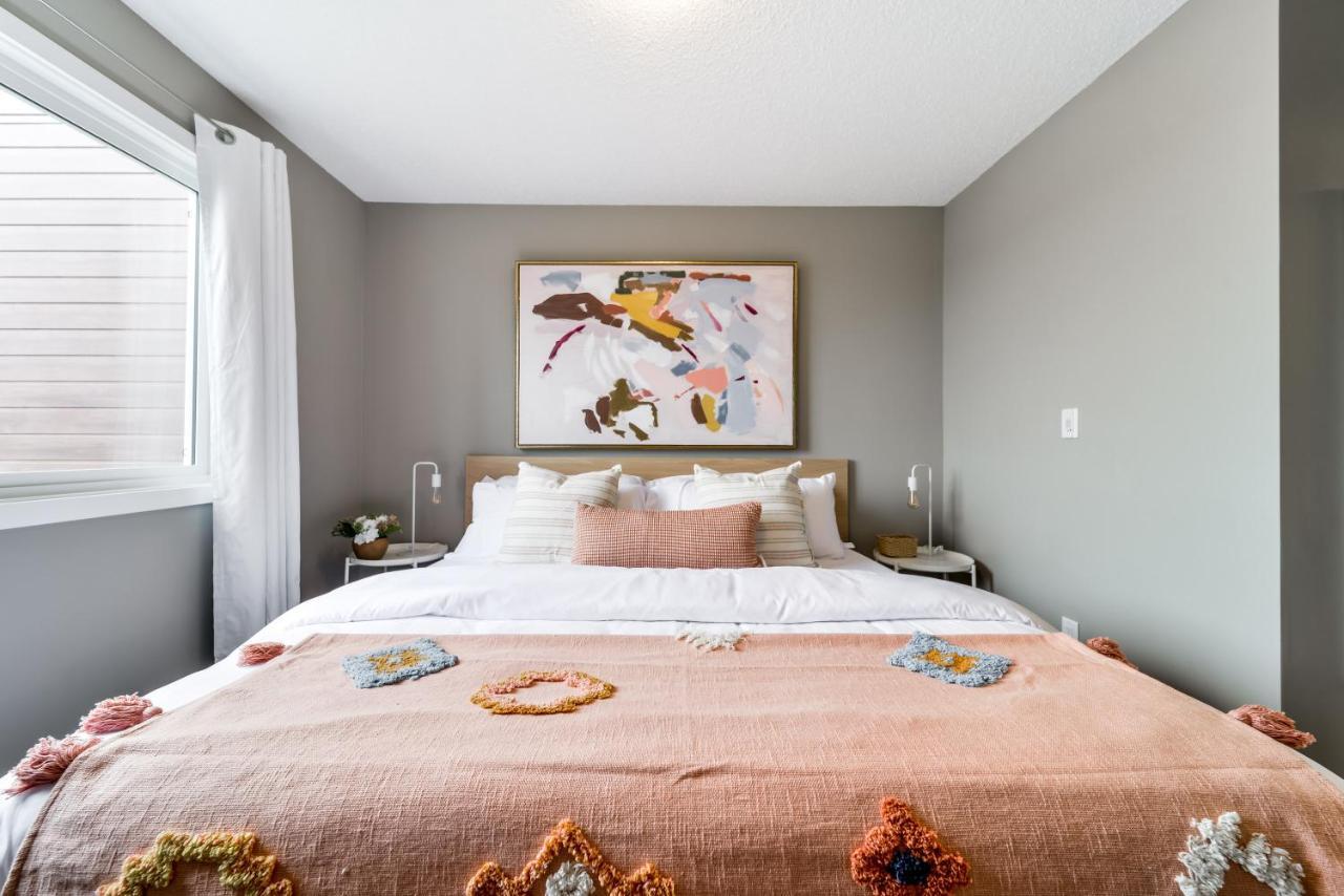 Peaceful Oasis Condo, Ac, Top Floor, Secure Ug Parking, Balcony, King Bed! Edmonton Exteriör bild