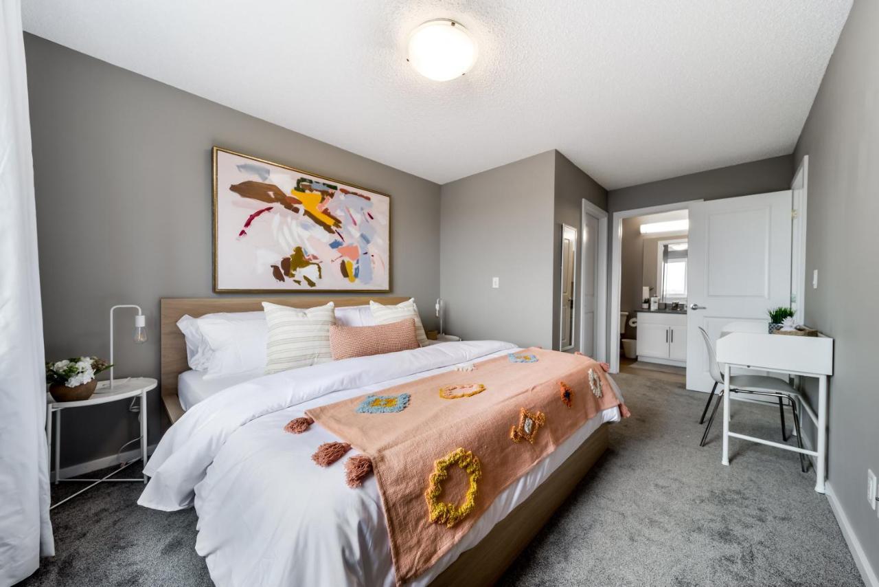 Peaceful Oasis Condo, Ac, Top Floor, Secure Ug Parking, Balcony, King Bed! Edmonton Exteriör bild